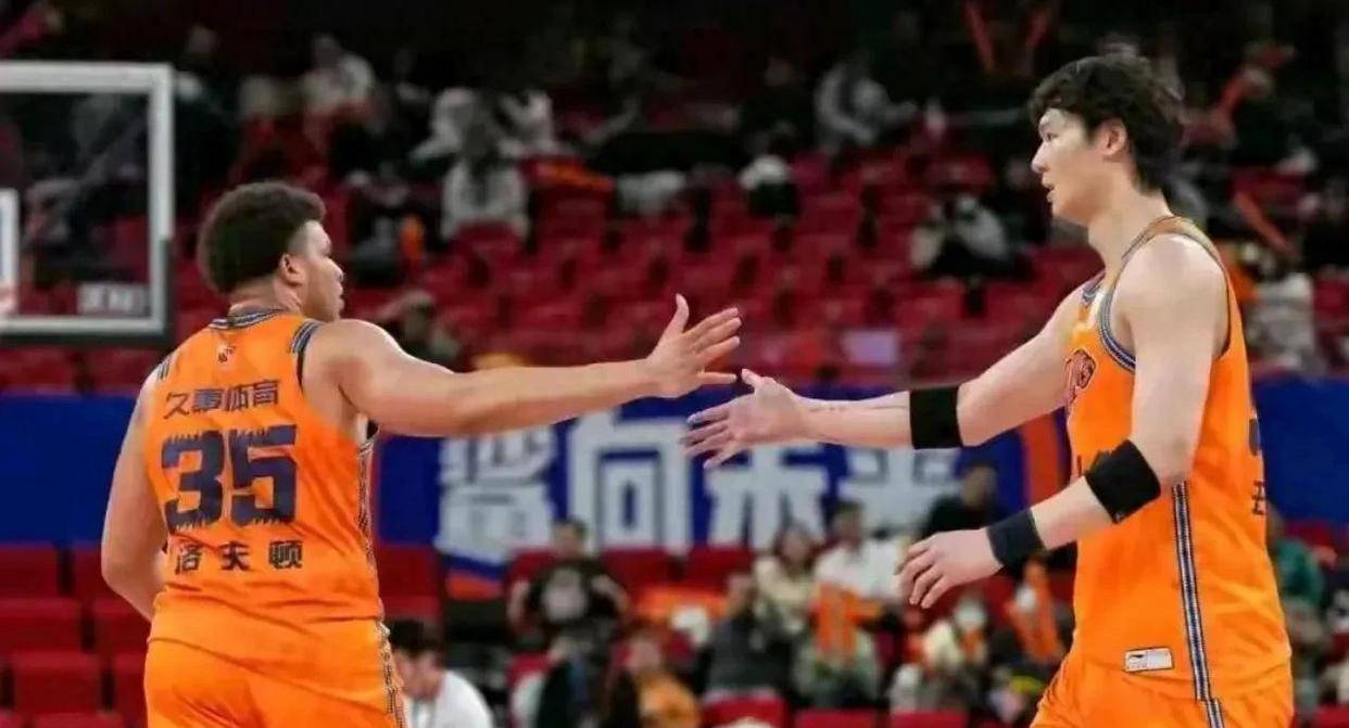 足球罚牌数_正式官宣足球罚牌数，广东男篮VS上海G3开球时间敲定CCTV5直播杜峰变阵争胜