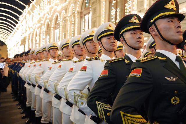 皇冠信用网注册_俄红场大阅兵皇冠信用网注册,中国给足了面子!高规格出席,还送上了一份大礼