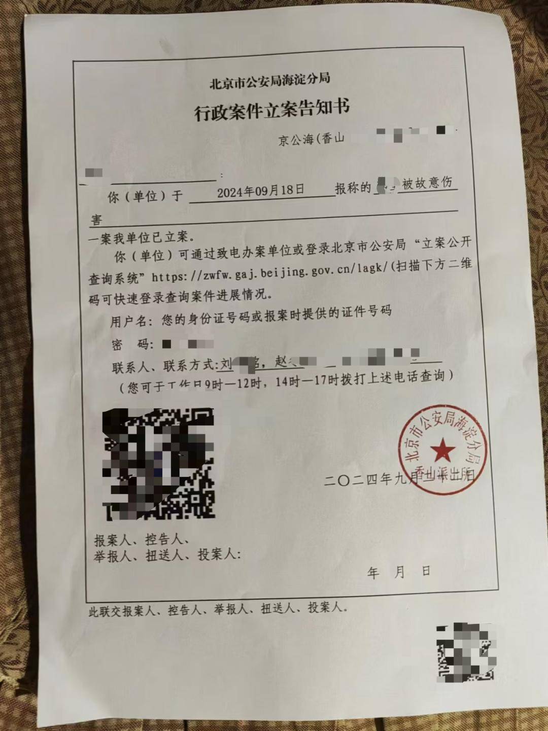 皇冠信用盘注册开户_一女生遭遇同居男友两次动手皇冠信用盘注册开户,双手、髋部受伤靠轮椅出行,男方:“残了就只能跟着我”