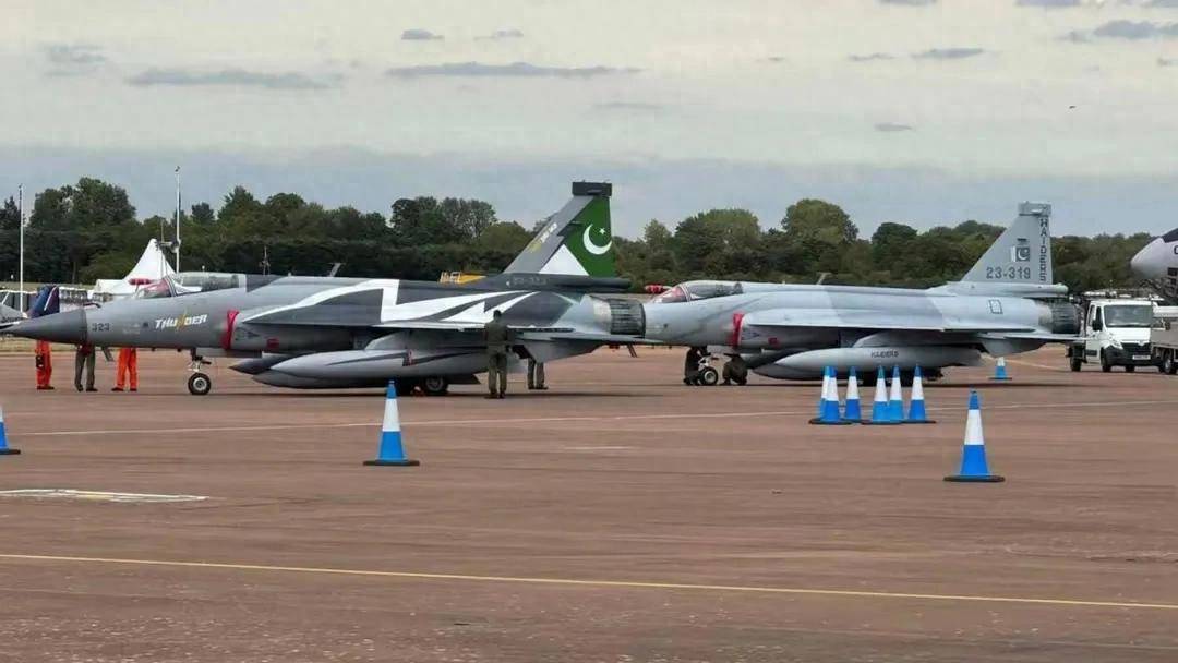 皇冠信用網最新地址_横跨6000千米！“枭龙”带胜利凯旋皇冠信用網最新地址，降落英国，“阵风”还不配上桌？