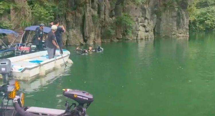 皇冠信用盘在哪里开通_湘西男子水下失联5日成功获救皇冠信用盘在哪里开通,救援人员:靠喝水为生,只能弓着腰坐在气室内