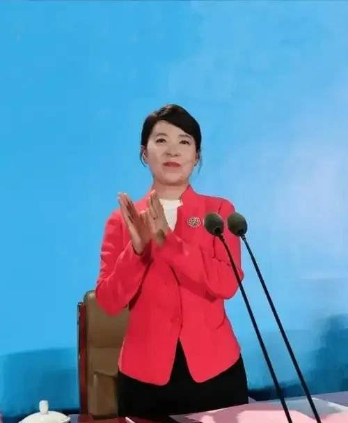 皇冠信用网在线注册_正部级美女大员被查！千万华服堆满多套住宅皇冠信用网在线注册，化妆团队提前数小时待命~