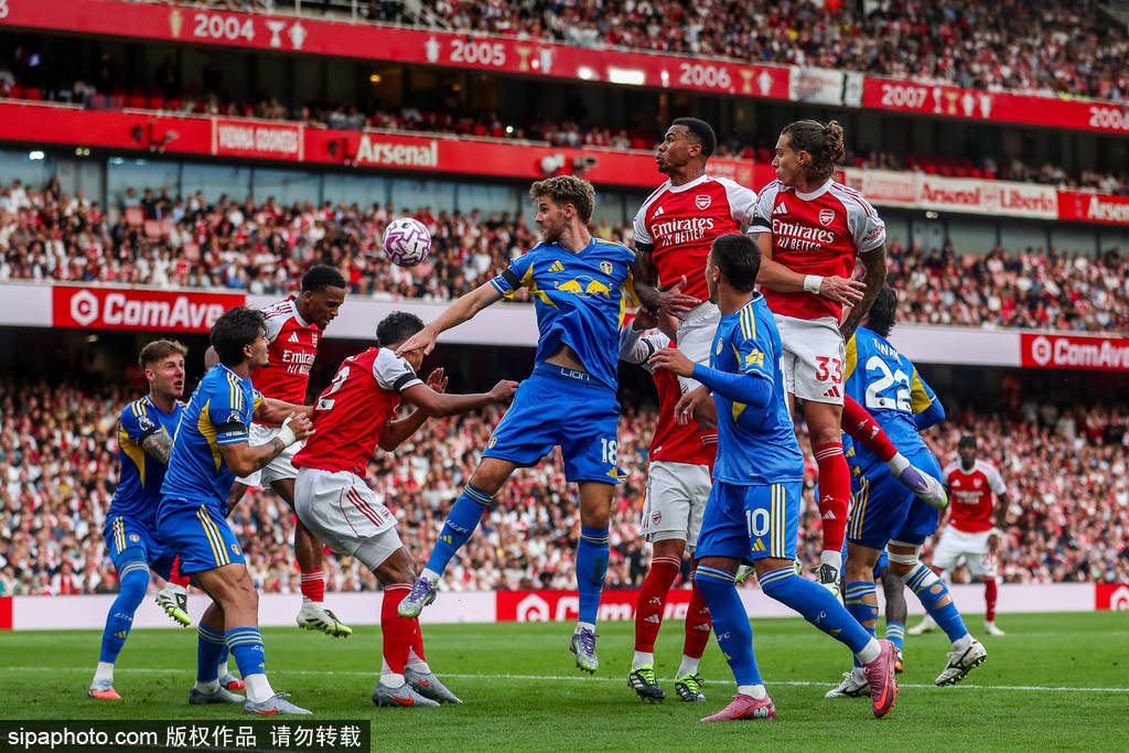 波兰超级联赛 _英超-约克雷斯双响萨卡破门+伤退 阿森纳5-0利兹联暂登顶