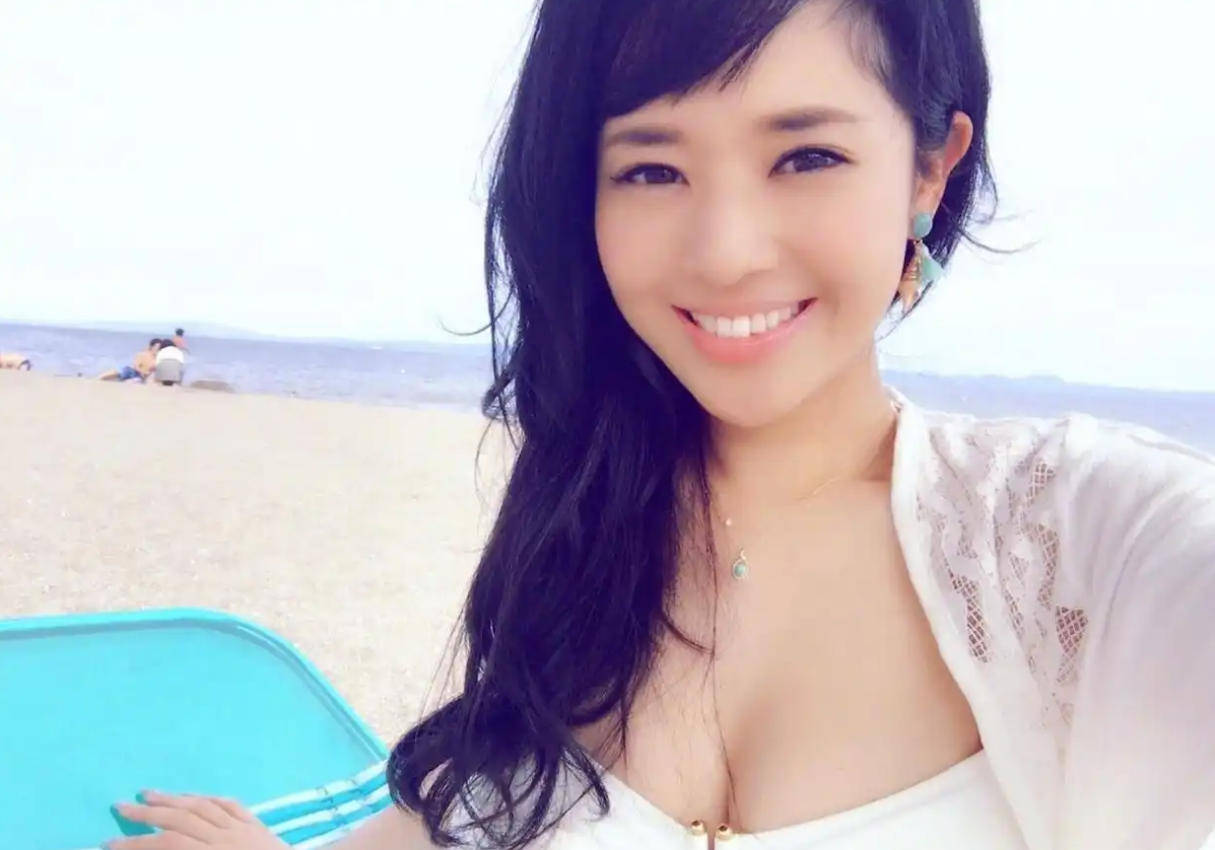 卡斯迪隆vs萨拉戈萨_44岁苍井空惊艳亮相香港娱乐场所开幕式卡斯迪隆vs萨拉戈萨,超深V礼服尽显魅力