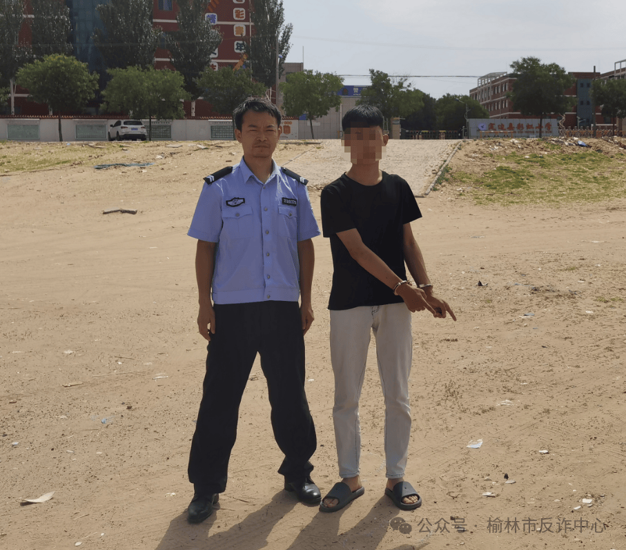 韩火鹰vs叁星狮_陕西榆林多名中学生为防止被学校发现韩火鹰vs叁星狮,将手机藏于电动车座椅下,坏消息:小偷发现了