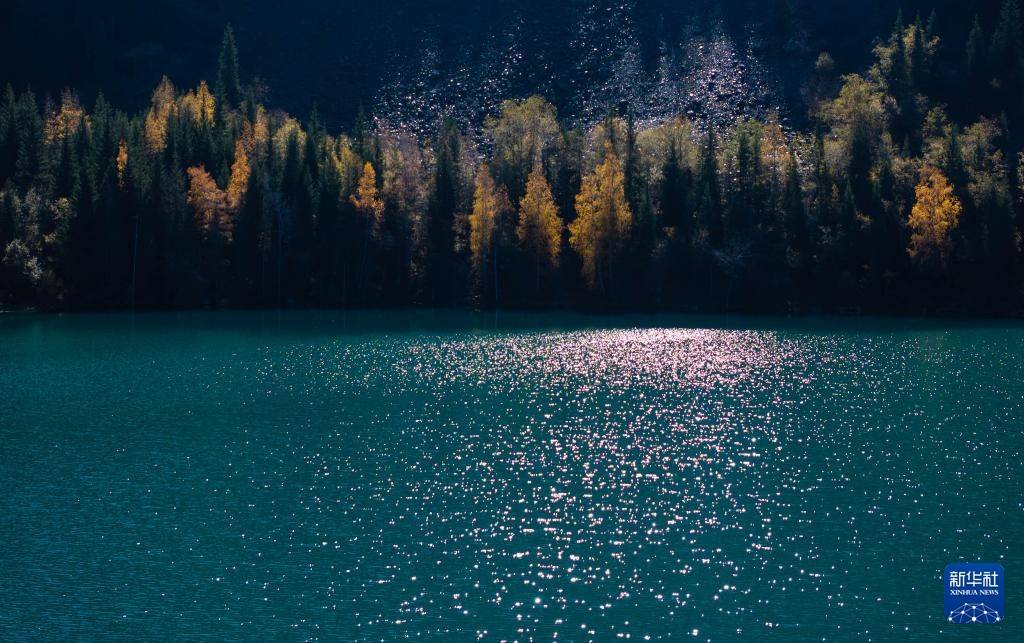 皇冠公司的代理怎么拿_哈萨克斯坦：伊塞克峡谷和伊塞克湖的秋日画卷