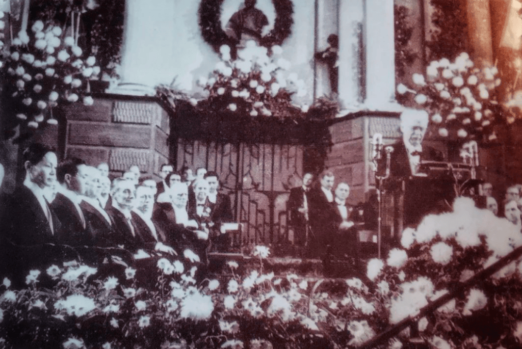 信用网皇冠申请注册_独家｜友人追忆杨振宁：信用网皇冠申请注册他没能二度获诺奖是一个遗憾