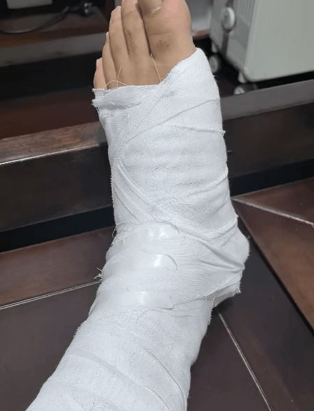 皇冠信用網最高占成
_诡异!浙江男子独自前往公墓皇冠信用網最高占成
,偷偷塞了一大笔钱!民警顺藤摸瓜还搜出了假发、人脸面具……