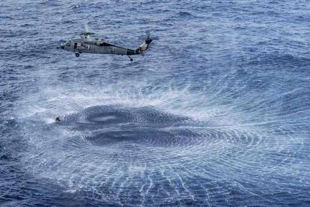 皇冠信用网需要押金吗_美航母摔飞机是“电磁攻击”皇冠信用网需要押金吗？中国军号回应：你评书听多了