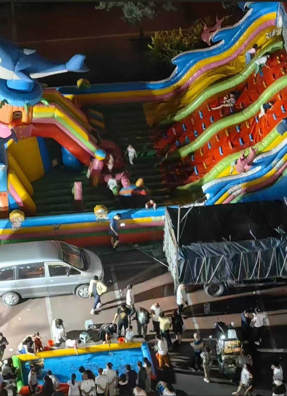 Hga030app_充气滑梯倾倒10人受伤Hga030app,包头2岁男童“睁眼性昏迷”已2个多月,当地披露事故原因