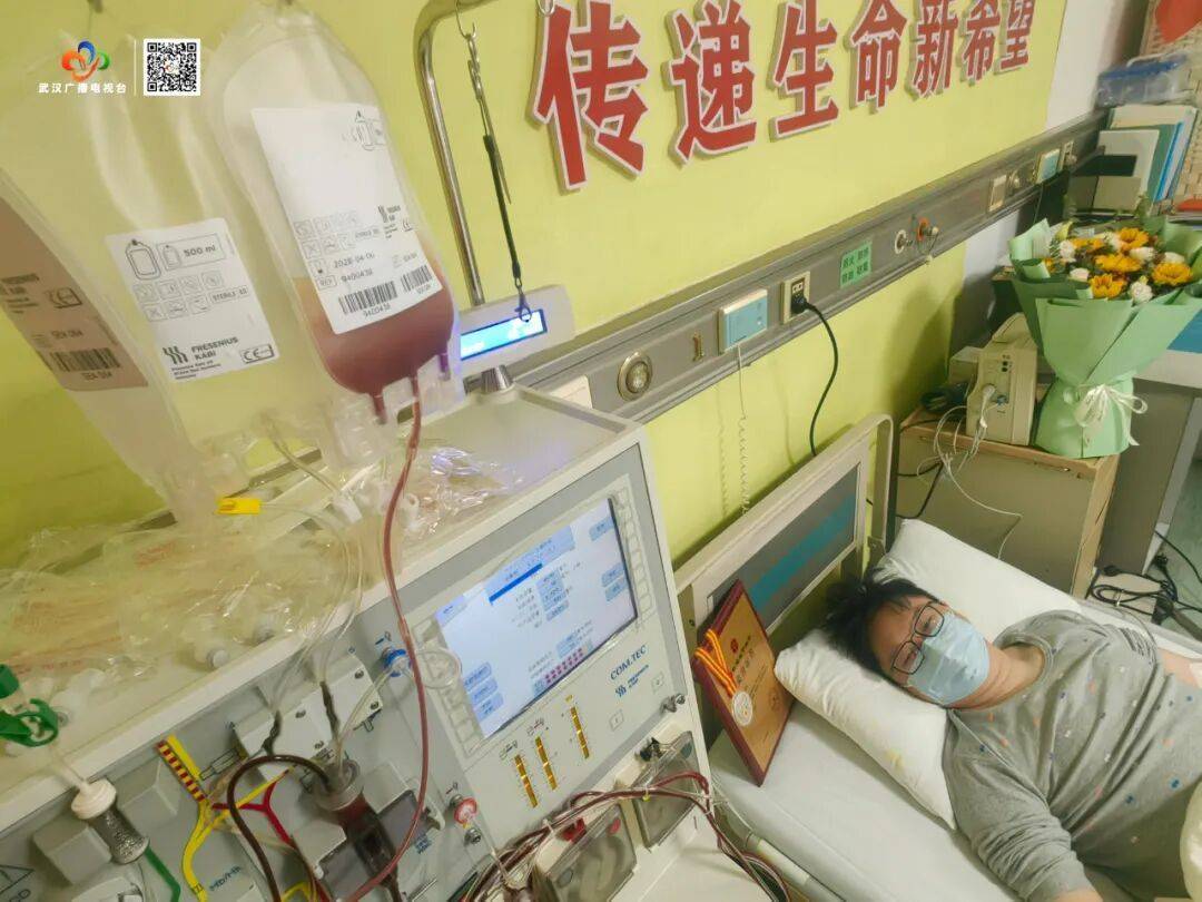 排球_今天排球，25岁武汉小伙与5岁陌生女孩千里“结缘”！