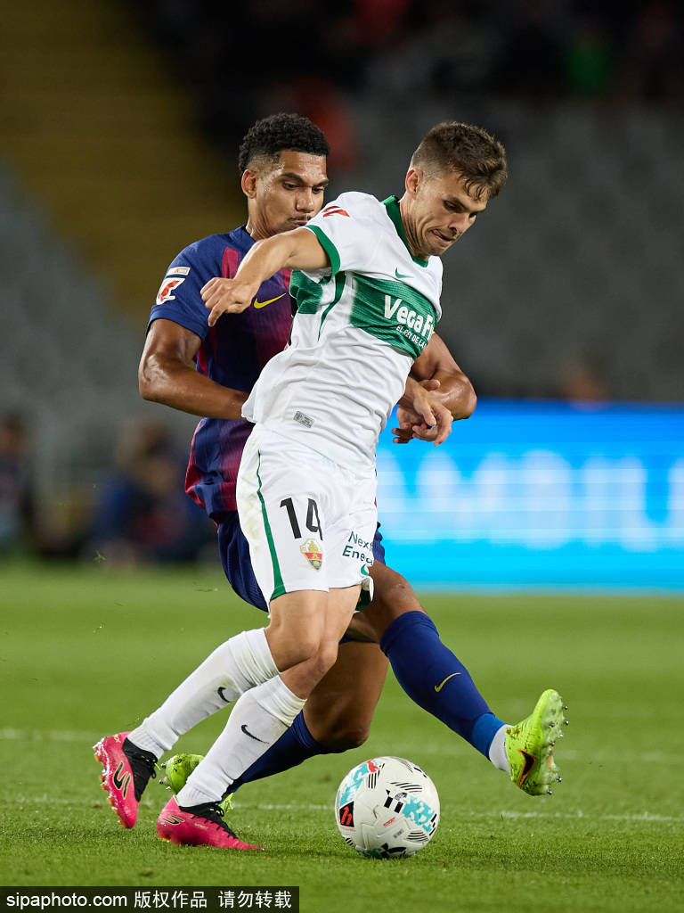 加拿大vs 巴哈马
_巴塞罗那逆转马德里竞技!奥尔莫关键进球助阵加拿大vs 巴哈马
,西甲巅峰对决掀热潮