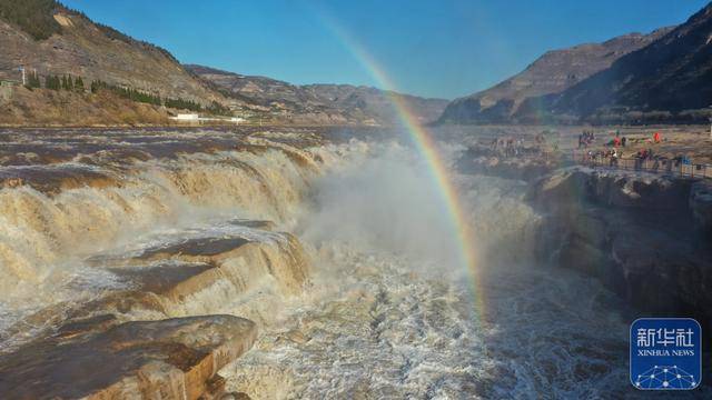 足球比赛_黄河壶口瀑布出现“双彩虹”