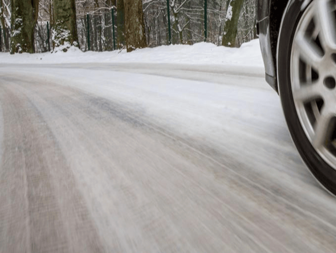 突尼斯足球_连霍高速车辆追尾相撞致9死7伤 当地交警：路面结冰突尼斯足球，车辆暂时无法通行