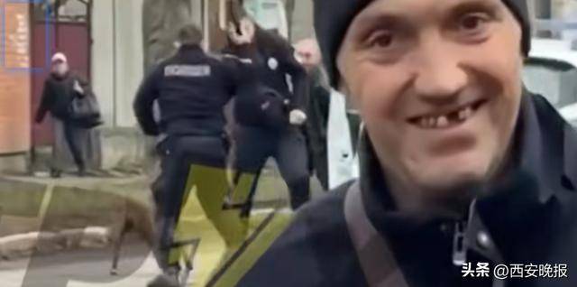 2026世界杯需要熬夜吗_乌男子遭征兵处抓捕2026世界杯需要熬夜吗，小狗冲上前护主，将征兵人员咬到大叫倒地，现场一片混乱看笑路人