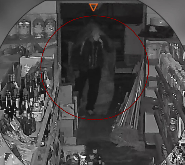 皇冠信用网怎么申请_青岛某超市凌晨突然出现神秘黑影皇冠信用网怎么申请,披着烂麻袋低着头,当他终于转过脸来,警察都气笑了