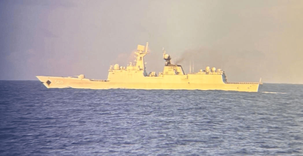 正版皇冠信用网_菲律宾炫耀光电“锁定”054A正版皇冠信用网,一看位置,原来已到菲军“家门口”了!