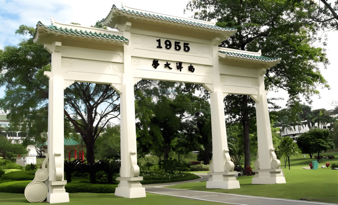 皇冠信用网登2_马来西亚华人被排挤但中文流利皇冠信用网登2,新加坡华人为何却主动抛弃中文?