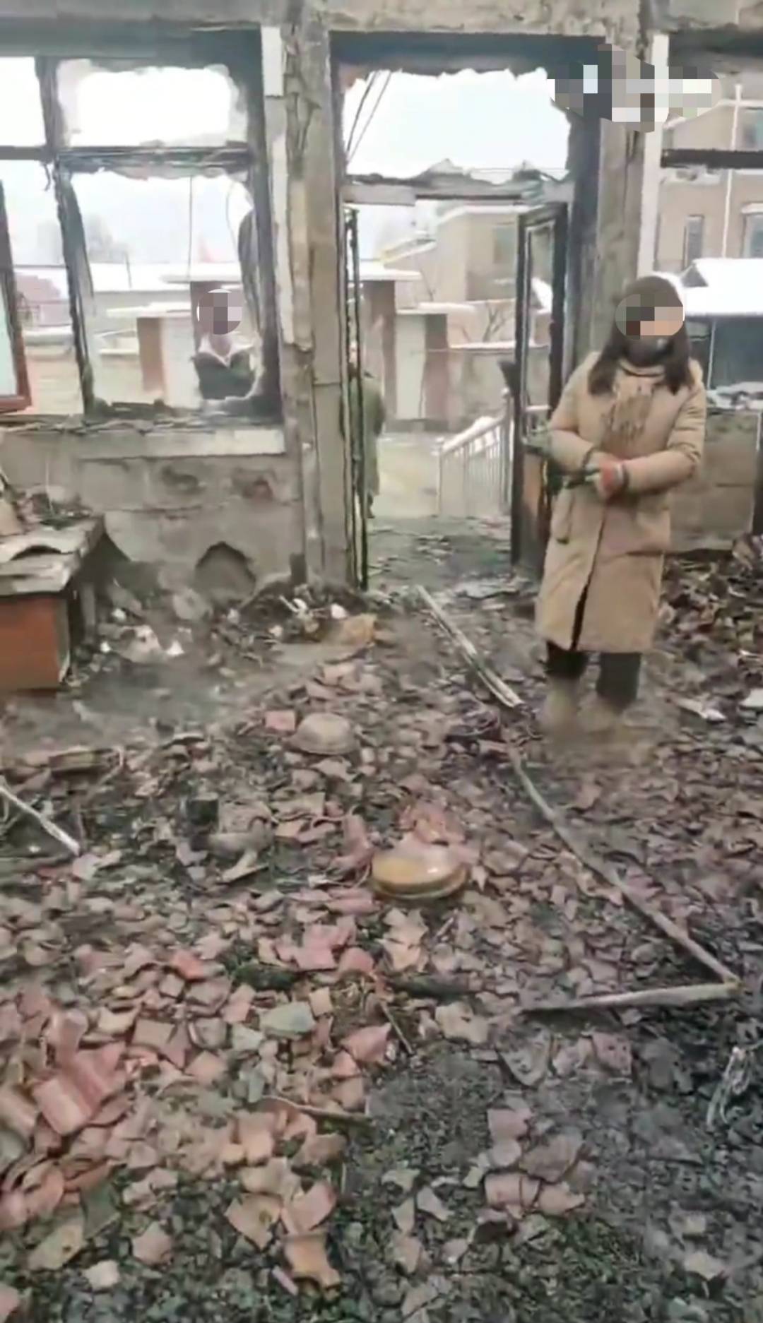 皇冠信用网网址_大连一初中女生家被烧毁皇冠信用网网址，全家人暂无住处求助，村委：已安置到亲戚家并返校上课