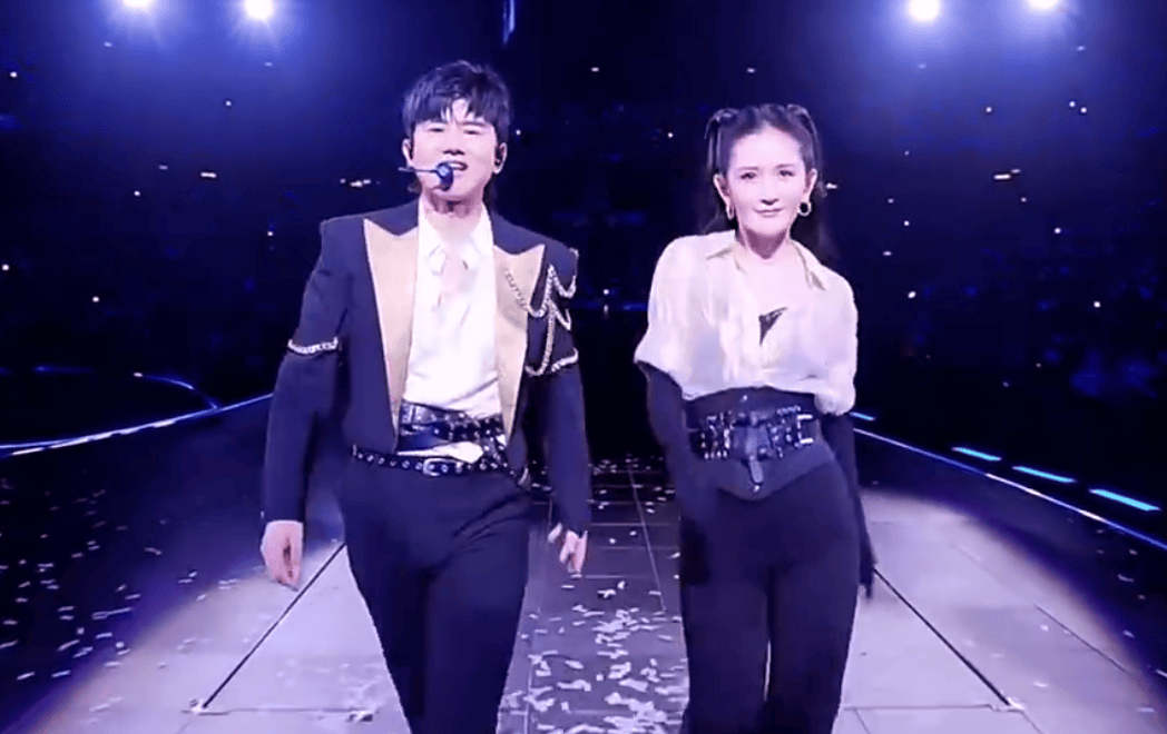 皇冠电竞足球_张杰再回应和谢娜双人舞争议皇冠电竞足球!现场表白老婆:谢谢我最爱的太阳女神娜娜