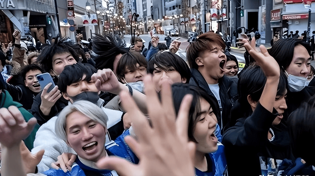 正版皇冠信用网代理_日本政坛风云骤变正版皇冠信用网代理,民调出现惊天逆转!高市支持率狂飙至92.4%