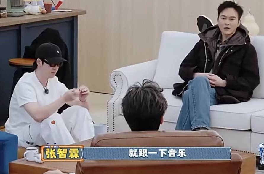 皇冠信用平台出租出售_张智霖、袁咏仪的儿子在《歌手2025》实习时给陈楚生做过“光替”皇冠信用平台出租出售，张智霖骄傲告诉陈楚生：儿子是学音乐的，乐器、创作、编曲都会，“比我厉害”