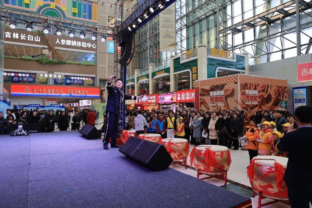 新2网址
_吉林省公安厅暨长春市公安局举行庆祝第六个中国人民警察节暨第四十个“110宣传日”活动